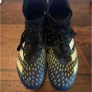 PREDATOR FREAK.3 FIRM GROUND CLEATS KIDS SIZE 5 1/2